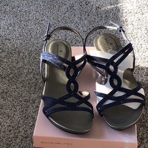 New Bandolino Blue Sandals Elegant Comfortable Stylish